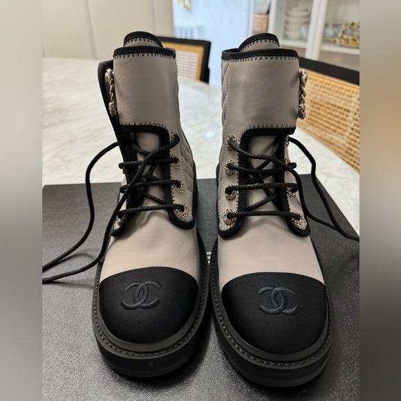 Chanel Women's Chain CC Cap Toe Lace Up Combat Boots Quilted size 38 - Picture 6 of 6